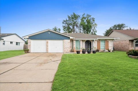 Photo of 11303 Caribbean Lane, Houston, TX 77089 (MLS # 53323102)