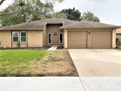 Photo of 209 Greenshire Drive, League City, TX 77573 (MLS # 78273604)