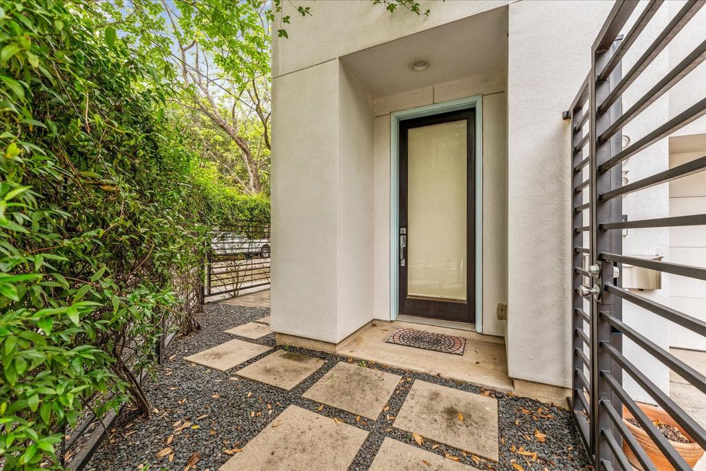 Photo of 1628 Mcdonald Street, Houston, TX 77007 (MLS # 65879361)