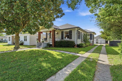 Photo of 4524 Avenue O 1/2, Galveston, TX 77551 (MLS # 77751784)