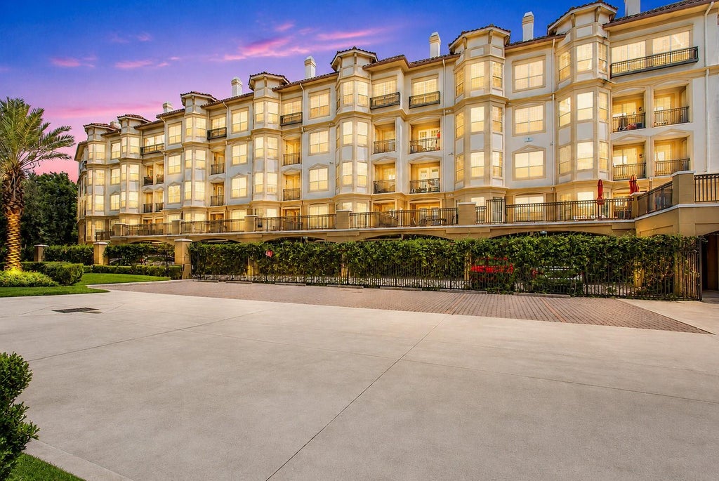Photo of 7575 Kirby Drive #1401, Houston, TX 77030 (MLS # 39844370)