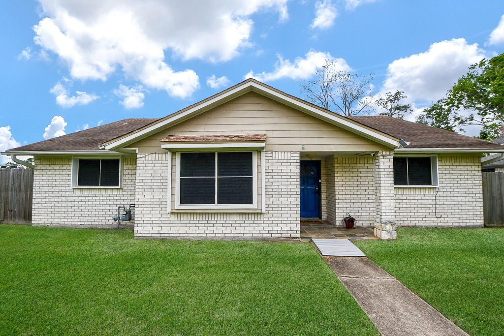 Photo of 2101 Roland Rue Street, Pearland, TX 77581 (MLS # 10483982)
