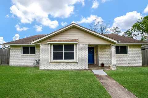 Photo of 2101 Roland Rue Street, Pearland, TX 77581 (MLS # 10483982)