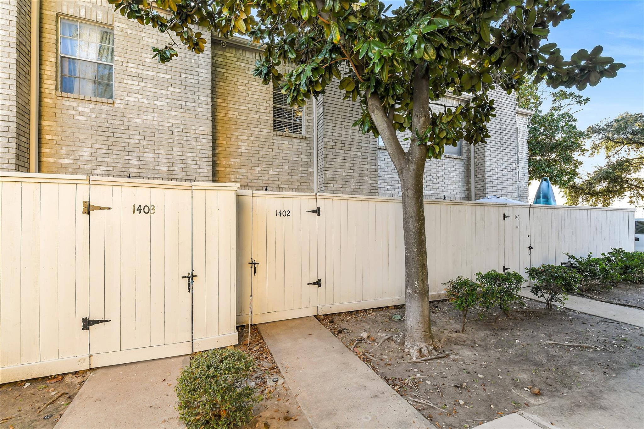 4001 Tanglewilde Street 1402