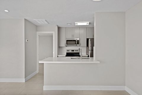 Tiny photo for 2201 Fountain View Drive #4, Houston, TX 77057 (MLS # 53018059)