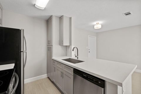 Tiny photo for 2201 Fountain View Drive #4, Houston, TX 77057 (MLS # 53018059)