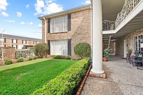 Tiny photo for 2201 Fountain View Drive #4, Houston, TX 77057 (MLS # 53018059)