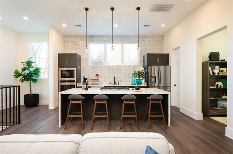 Photo of 917 Thompson Street, Houston, TX 77007 (MLS # 47667191)