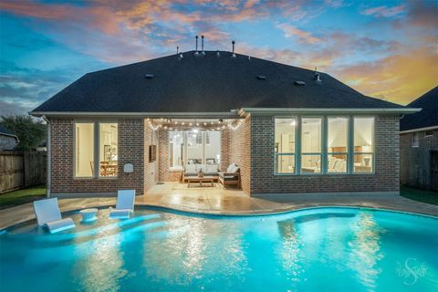 Homes For Sale - 5518 Cedar Elm Lane<br/> Fulshear, TX 77441