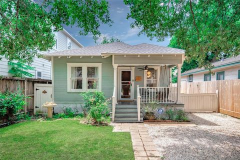Homes For Sale - 108 E 27th Street<br/> Houston, TX 77008