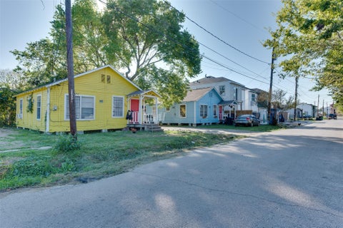 Photo of 3232 Reeves Street, Houston, TX 77004 (MLS # 71111635)