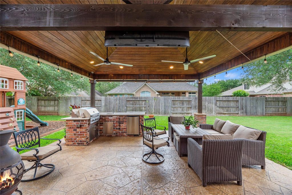 Photo of 8610 Bering Chase Way, Richmond, TX 77406 (MLS # 89947975)