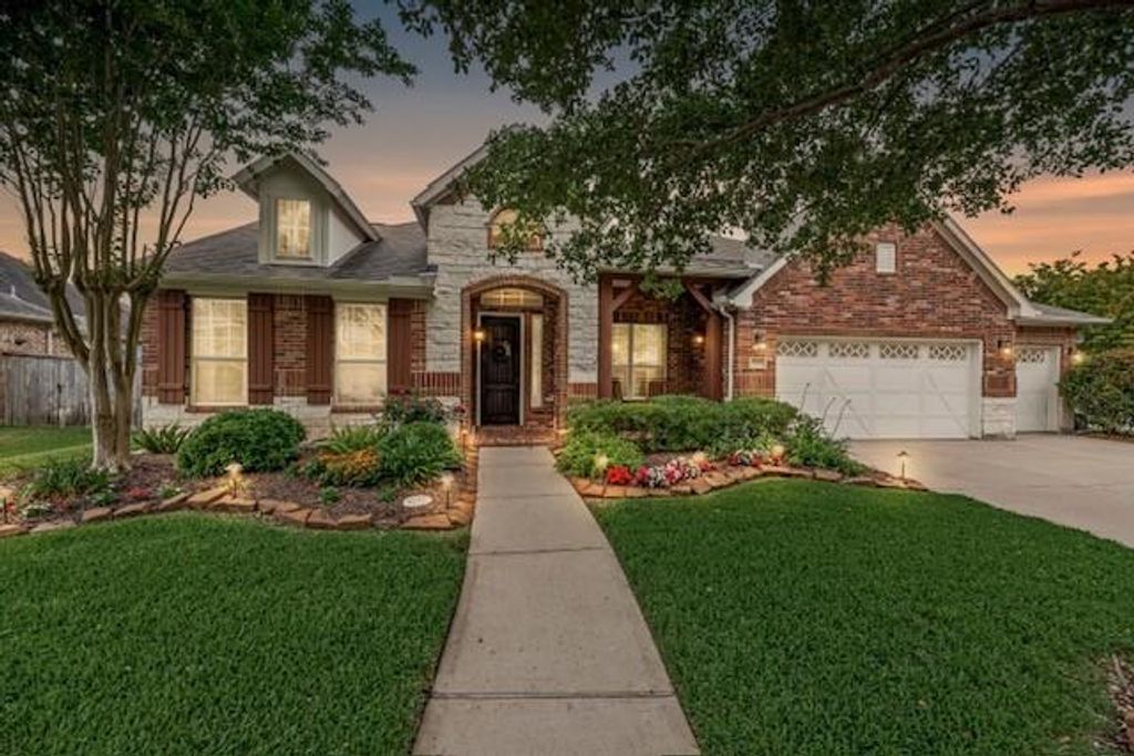 Photo of 8610 Bering Chase Way, Richmond, TX 77406 (MLS # 89947975)