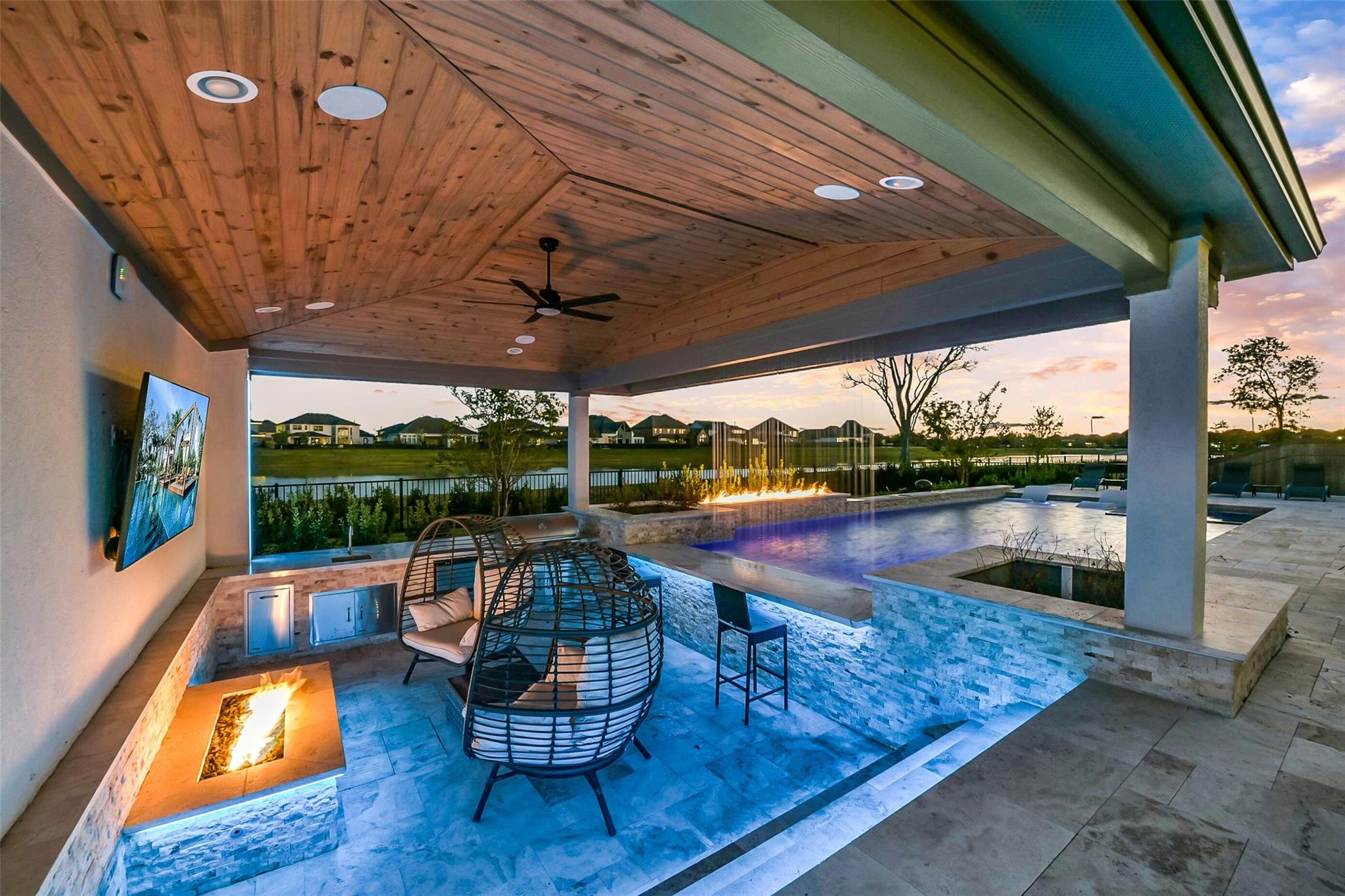 10410 Fountain Shore Drive