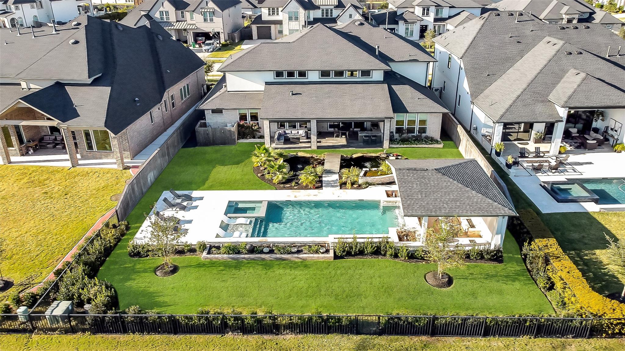 10410 Fountain Shore Drive