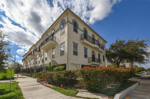 Photo of 5801 Winsome Lane #305, Houston, TX 77057 (MLS # 68486983)