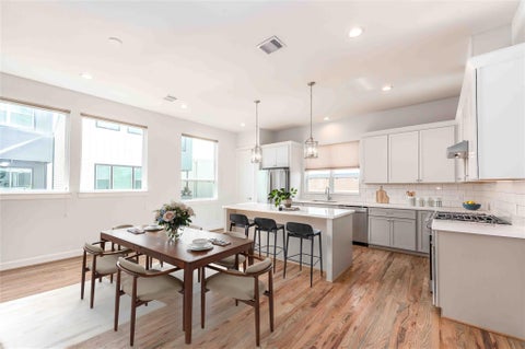 Homes For Rent - 2471 W 11th Street<br/> Houston, TX 77008