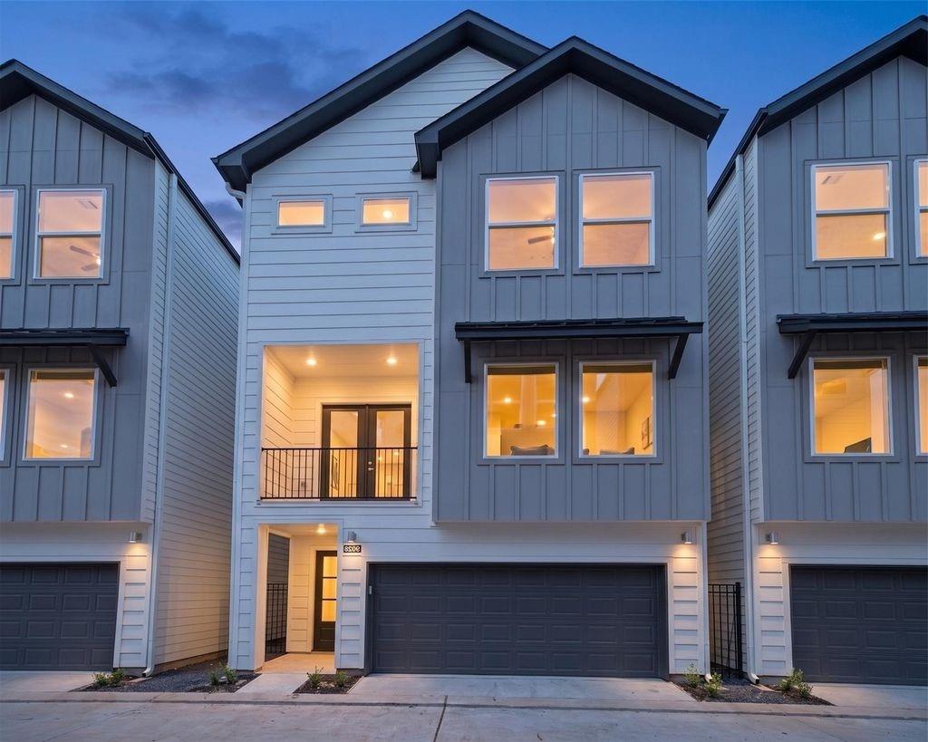 Photo of 902 Kern St ST #A, Houston, TX 77009 (MLS # 27020448)