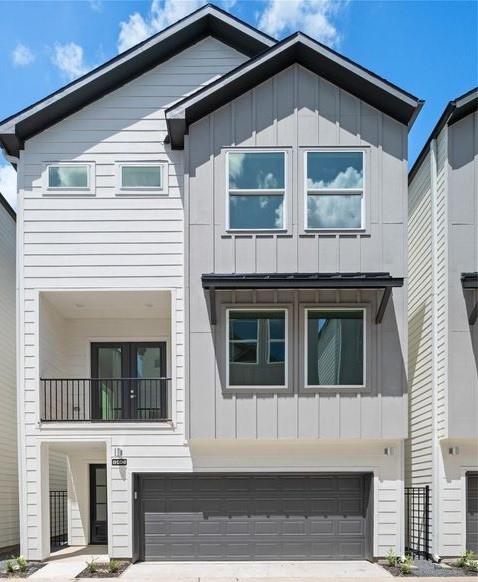 Photo of 902 Kern St ST #A, Houston, TX 77009 (MLS # 27020448)