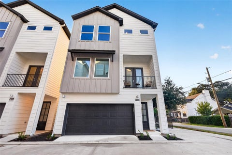 Photo of 902 Kern St ST #A, Houston, TX 77009 (MLS # 27020448)