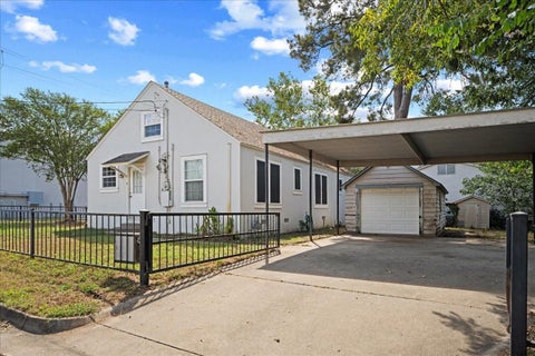Photo of 206 S Monroe Street, La Grange, TX 78945 (MLS # 88121164)