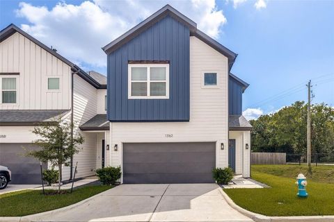 Photo of 13131 Perennial Springs Drive, Houston, TX 77408 (MLS # 74165577)