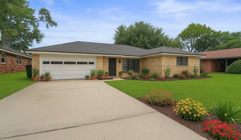 Photo of 712 Arion Lane, Pasadena, TX 77502 (MLS # 8582692) Photo of 712 Arion Lane, Pasadena, TX 77502 (MLS # 8582692)