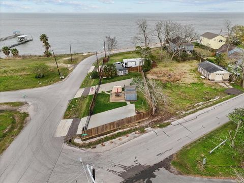 111 Jackson Avenue Bacliff TX 77518