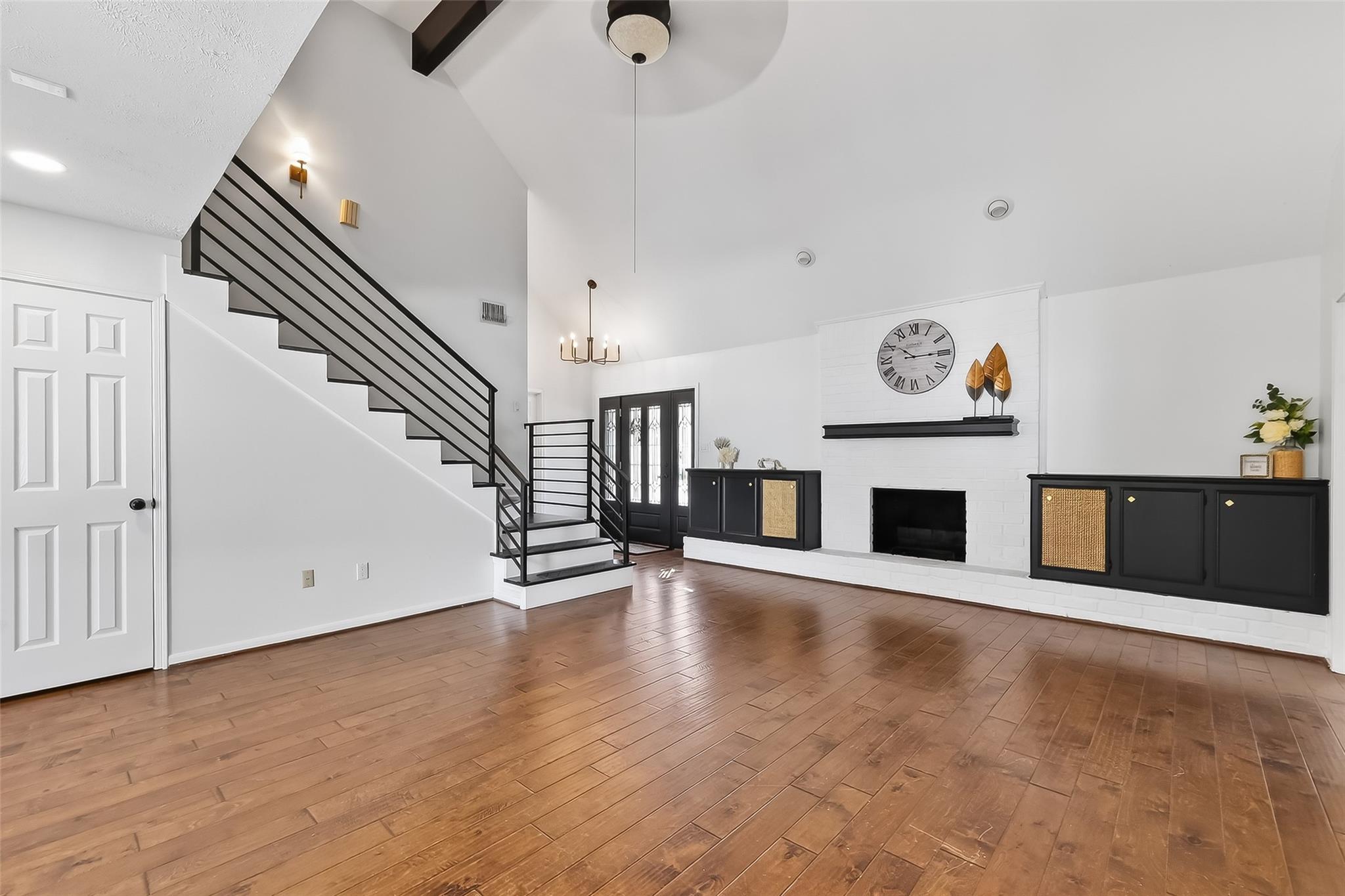 13202 Lakecrest Drive