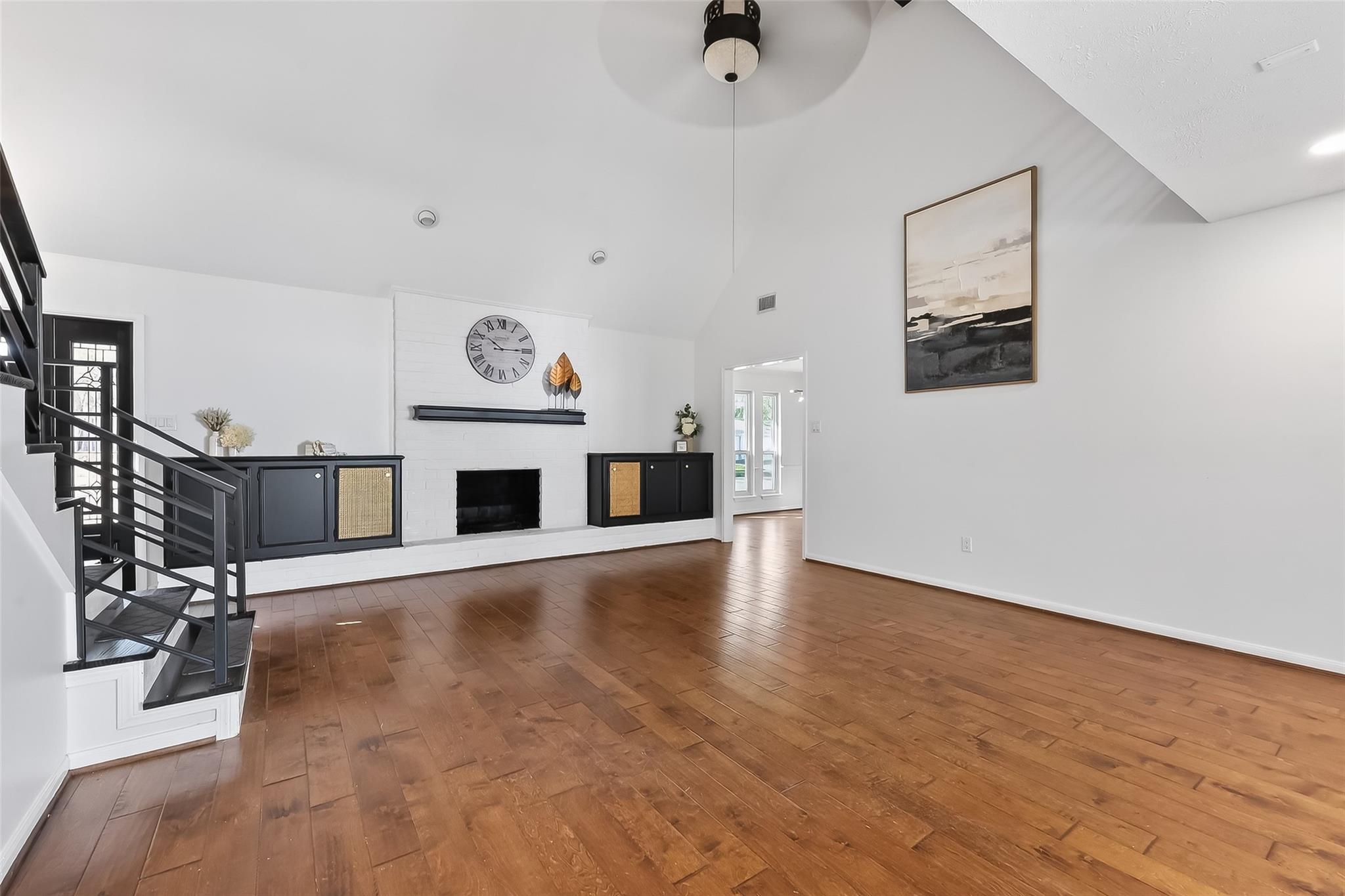 13202 Lakecrest Drive