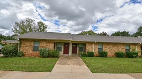 Photo of 1600 S Palestine St St, Athens, TX 75751 (MLS # 82552870)