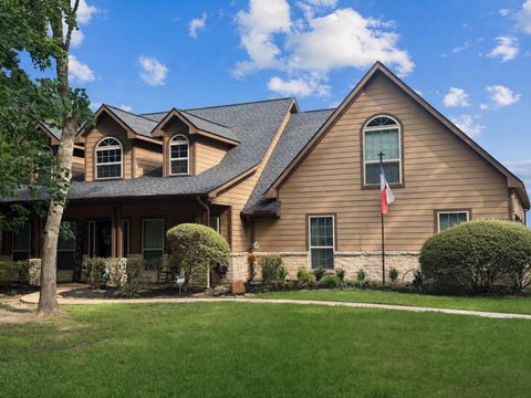 Homes For Sale - 10915 Crawford Circle<br/> Montgomery, TX 77316