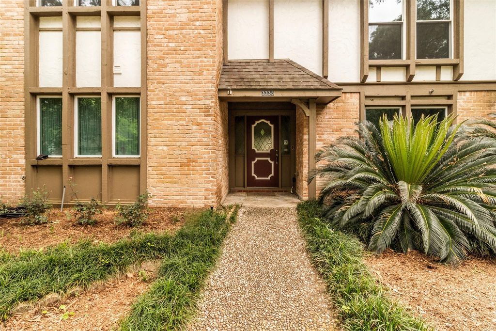 Photo of 3238 Redwood Lodge Dr Drive, Houston, TX 77339 (MLS # 91209346)