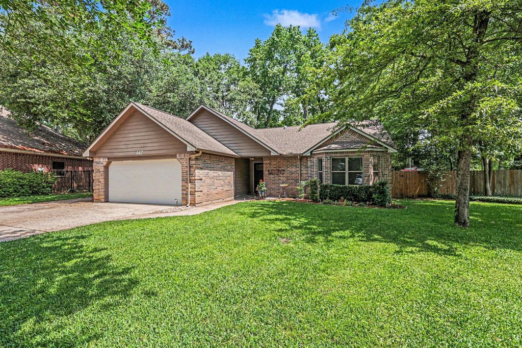 Photo of 142 S Park Drive, Conroe, TX 77356 (MLS # 68643743)