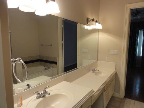 Tiny photo for 3211 Holly Crossing Drive, Houston, TX 77042 (MLS # 95738891)