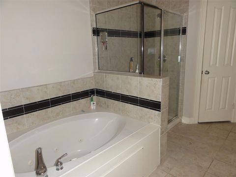 Tiny photo for 3211 Holly Crossing Drive, Houston, TX 77042 (MLS # 95738891)