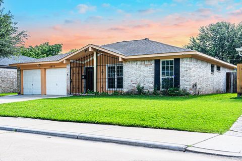 Homes For Sale - 11819 S Ridgewood Circle<br/> Harris County, Houston, TX 77071