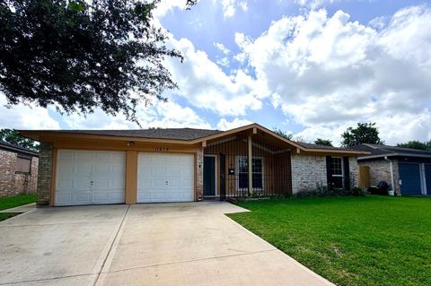 Photo of 11819 S Ridgewood Circle, Houston, TX 77071 (MLS # 24745600)