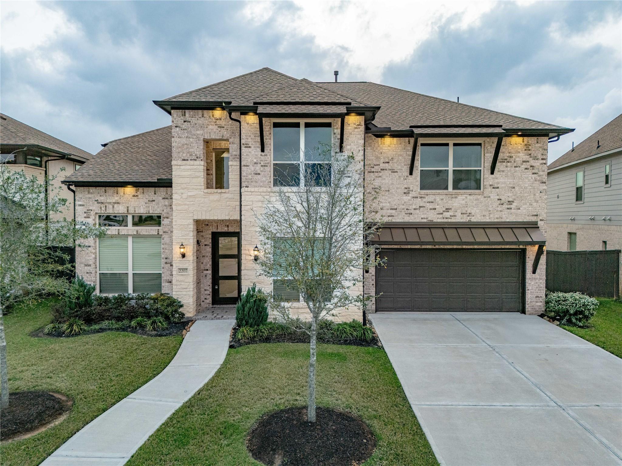 2207 Falling Fig Lane