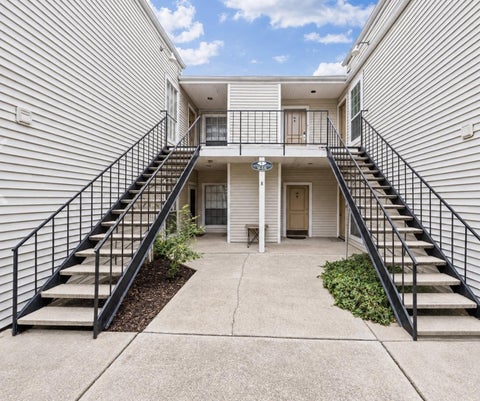 Photo of 9809 Richmond Avenue E #14, Houston, TX 77042 (MLS # 64715037)