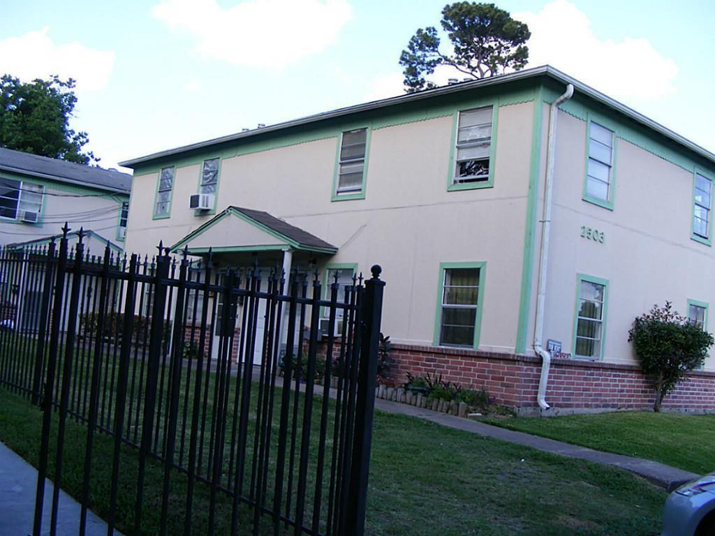 2501 Cleburne Street 1