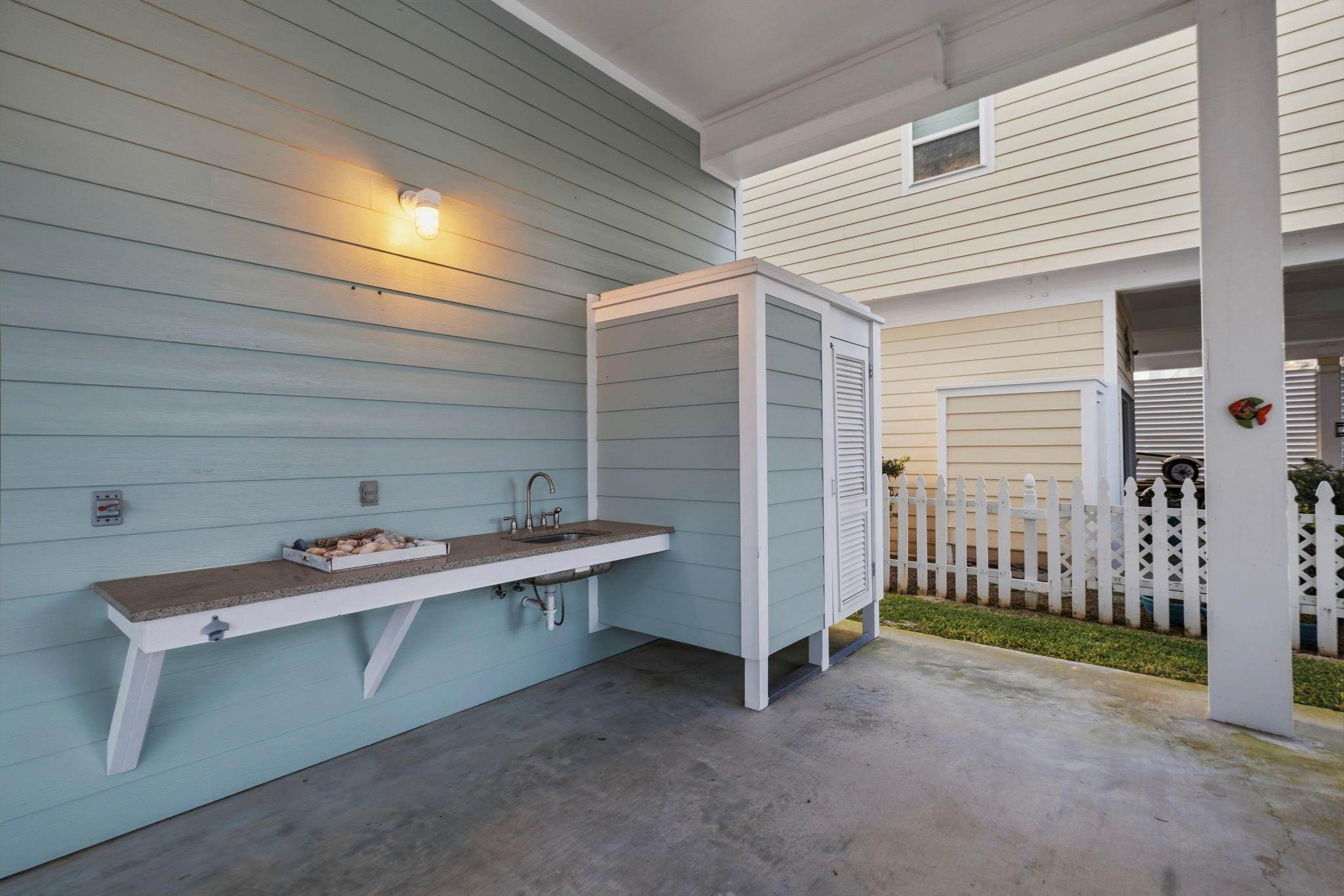 Galveston, Texas, 77554, United States, 3 Bedrooms Bedrooms, ,4 BathroomsBathrooms,Residential,Active,2032454