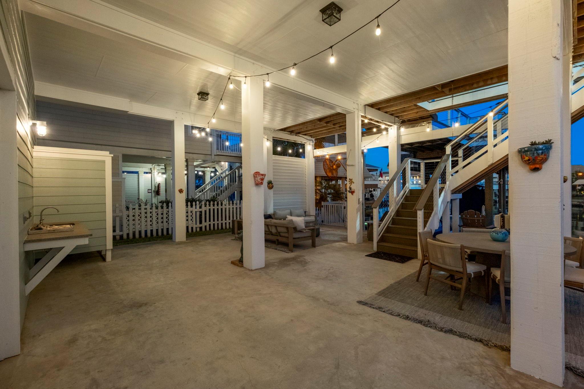 Galveston, Texas, 77554, United States, 3 Bedrooms Bedrooms, ,4 BathroomsBathrooms,Residential,Active,2032454