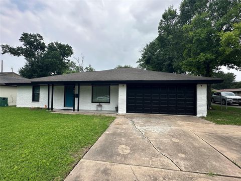 Photo of 5651 Ludington Drive, Houston, TX 77035 (MLS # 32129499)