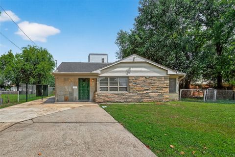 Photo of 3817 Anita Street, Houston, TX 77004 (MLS # 22217419)