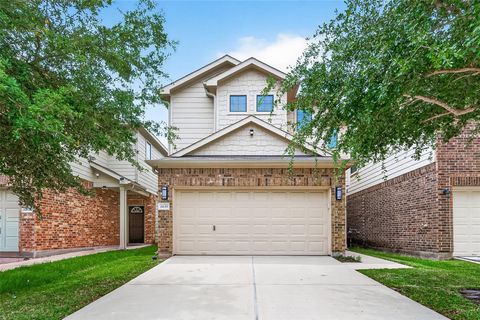Photo of 6639 Sharpstone Creek Lane, Houston, TX 77084 (MLS # 5500918)