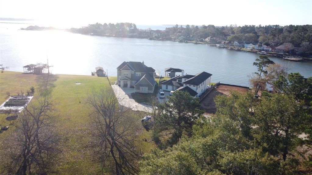 Photo of 16710 Falcon Point Dr Road, Montgomery, TX 77356 (MLS # 78005277)