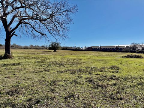 Vacant Land For Sale - 305 Ellen May<br/> Yoakum, TX 77995