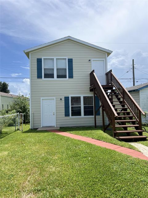 Photo of 5109 Avenue L, Galveston, TX 77551 (MLS # 44433042) Photo of 5109 Avenue L, Galveston, TX 77551 (MLS # 44433042)