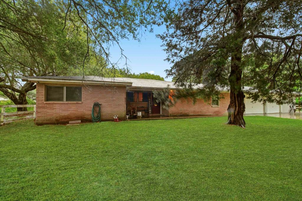 Photo of 731 Meneley Road, Winnie, TX 77665 (MLS # 42324836)